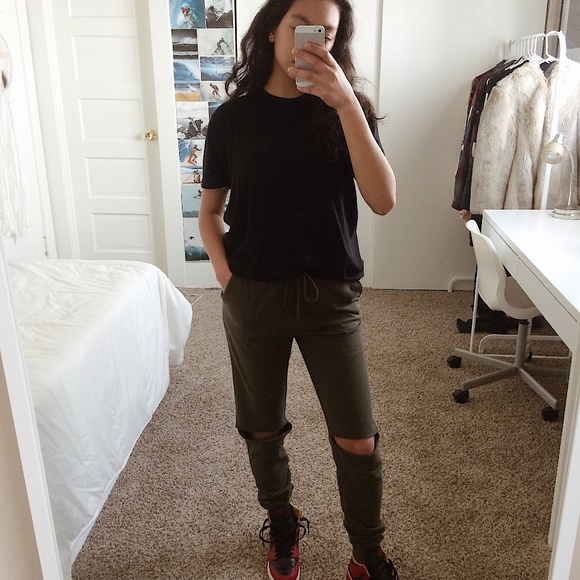 Forever 21 Pants - NWOT Forest Green Distressed Sweatpants